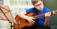 GENÇLİĞİN MÜZİĞİ İÇİN GİTAR KURSU 