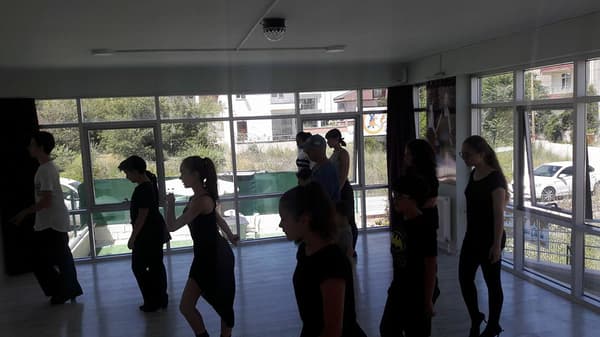 Emir Kaya Dans Okulu - 11. Fotoğraf Emir Kaya Dans Okulu - 11. Fotoğraf