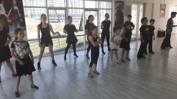 Emir Kaya Dans Okulu - 10. Fotoğraf Emir Kaya Dans Okulu - 10. Fotoğraf